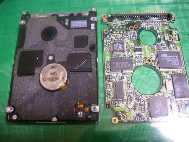 日立製のハードディスクを分解してみた HITACHI DK239A-65 2.5インチ | まるむしアンテナ